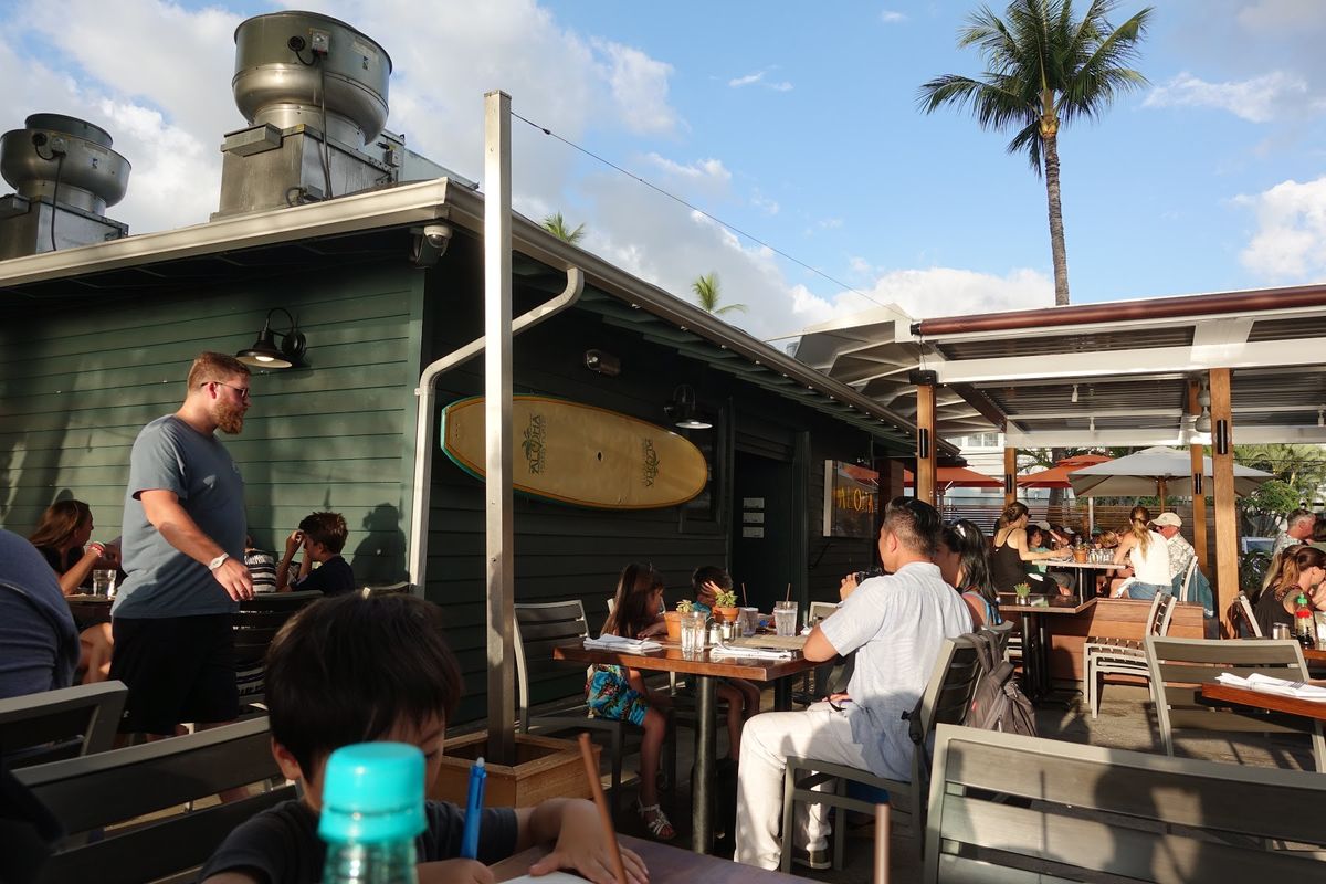 Aloha Mixed Plateで夕食

オーシャンフロントの素晴らしい...