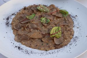 夕食もフォーシーズンズのレストラン『FERRARO'S BAR E RIS...