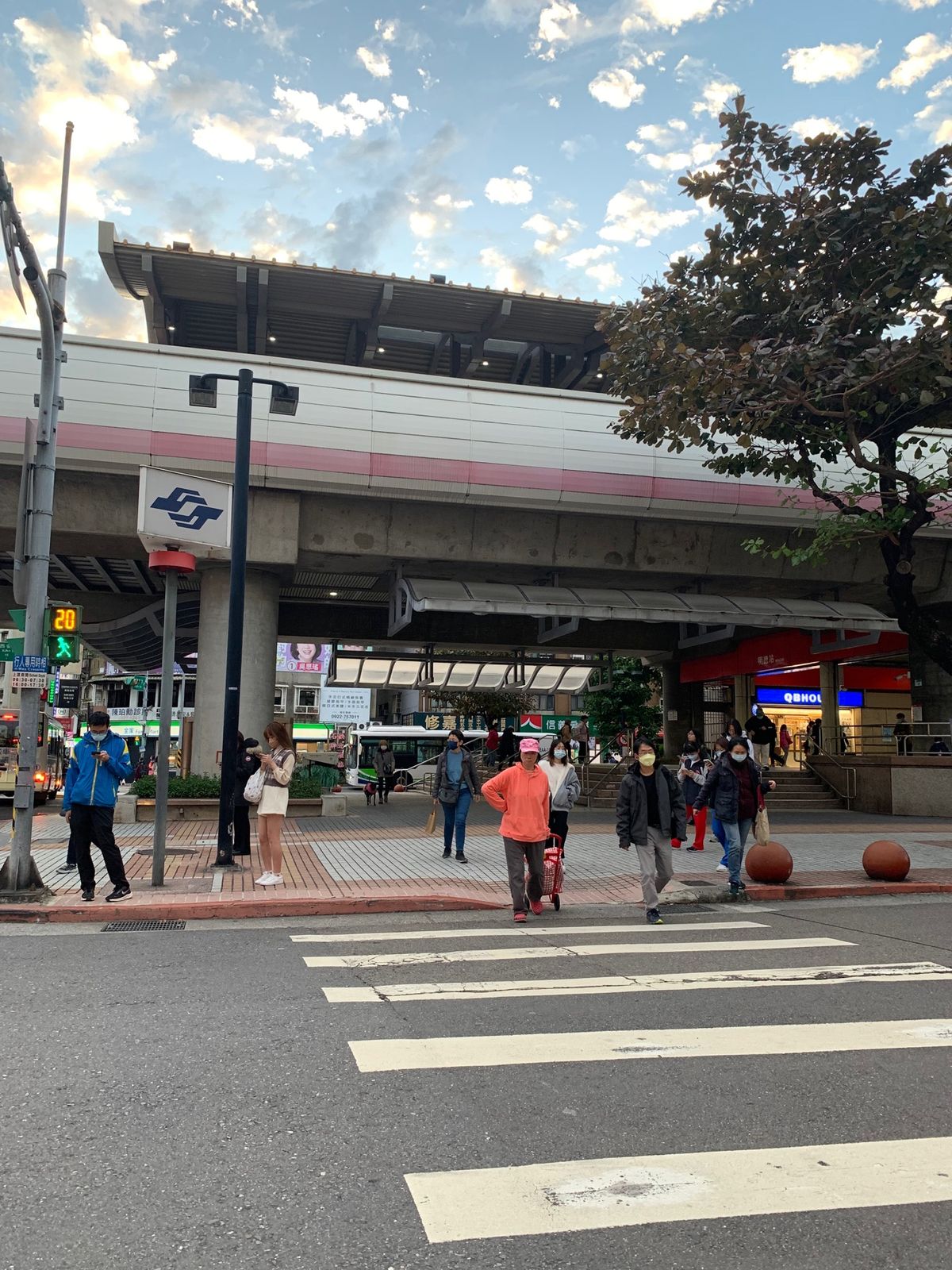 1日目
牛肉麺、台北のコンビニ、士林市場！