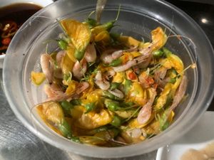 食べさせてもらった玉子粥cháo trứng、揚げ魚(種類失念)のトマトソ...