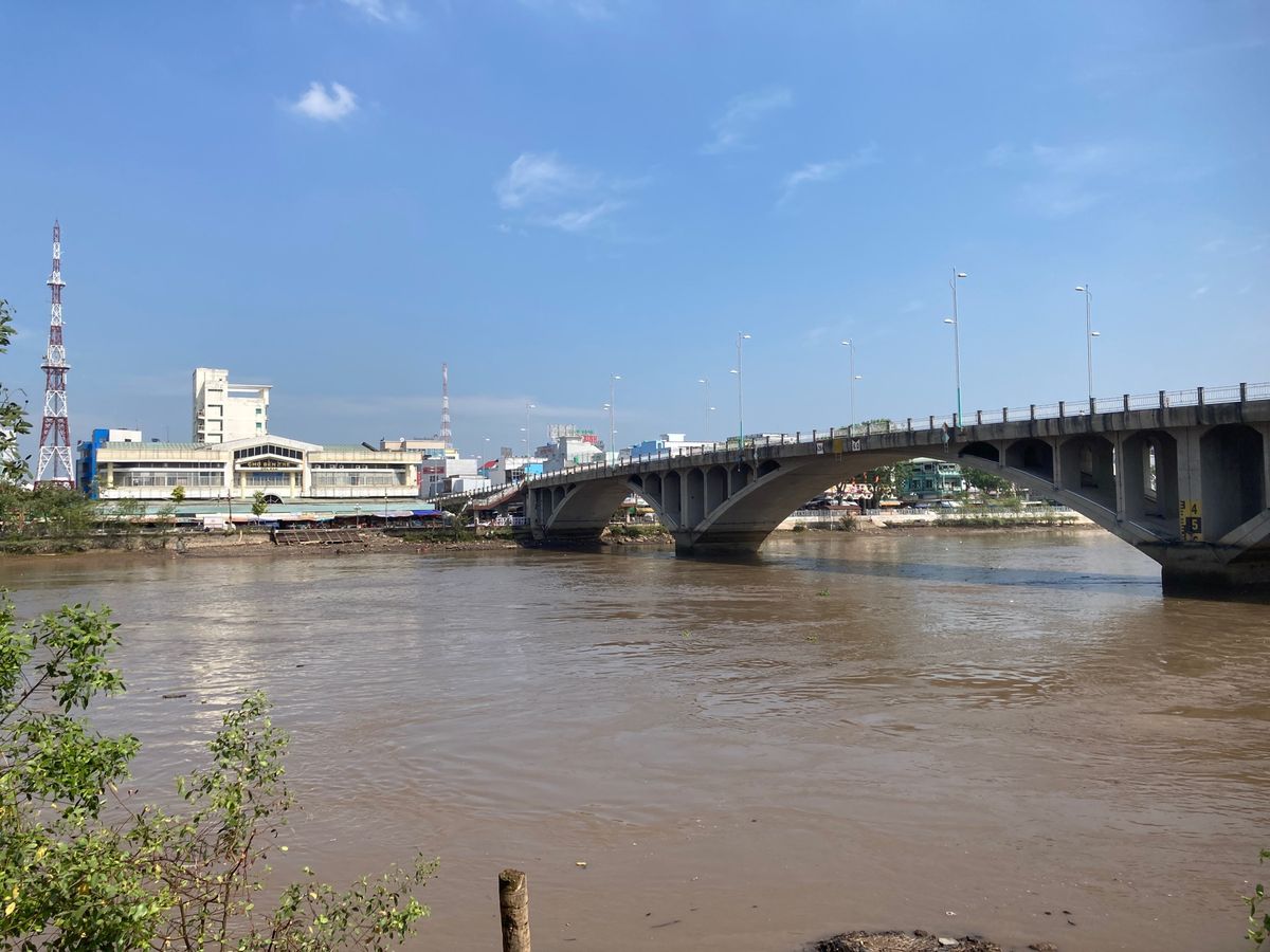 ベンチェ市、こちらもテキトーに入ったカフェ兼結婚式場、cà phê đáア...