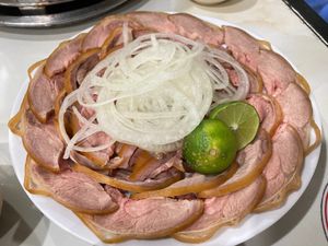 子牛の丸焼きの店
Bê tái chanh(レア子牛ライムがけ )1200...