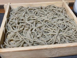 お昼は「手打ち蕎麦野和」というお店で。富山県産の新蕎麦を使った十割蕎麦でし...