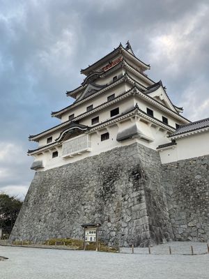 チェックインの前に唐津城へ。聖地だから、行かない選択肢はない‼️
藤棚に行...