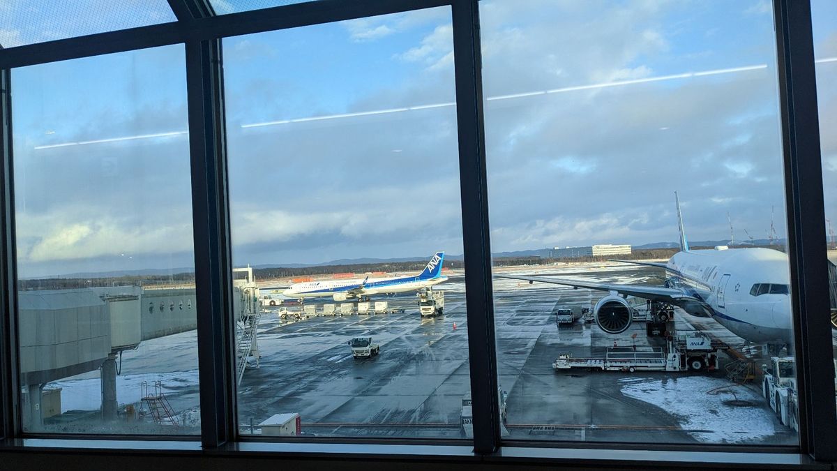 最終日は飛行機が飛ばないかもと警告が出るほどの大雪。
逆にこの雪で遊びなが...