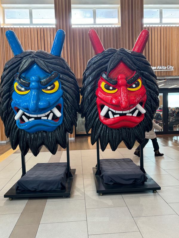 日本・秋田市「東北独り旅（酒田〜秋田）」の写真：秋田駅にはナマハゲ
酒田には獅子頭
似て...