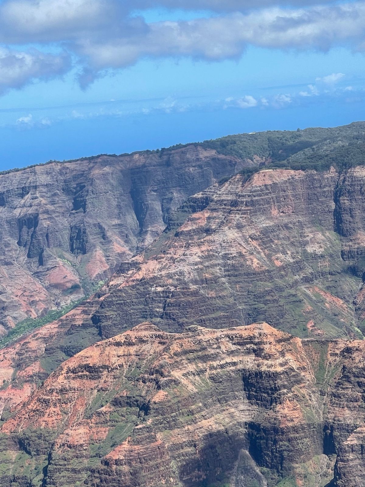 ヘリツアーは高くで予算オーバーのため、セスナツアーに参加。
かなり良かったです。