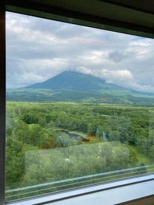 羊蹄山もなんとか見えてゴルフもできた。