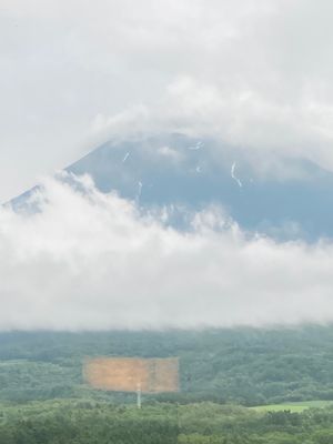 羊蹄山はほんの少しだけ見えたけどゴルフは中止。