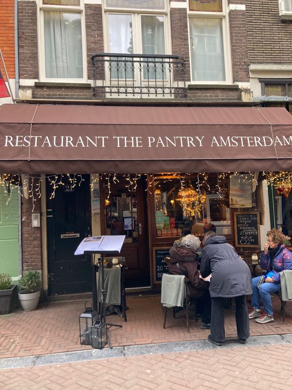 オランダ・アムステルダム「オランダ美味しいもの食べ尽くす旅」の写真：唯一事前に予約して入ったレストラン
オラ...