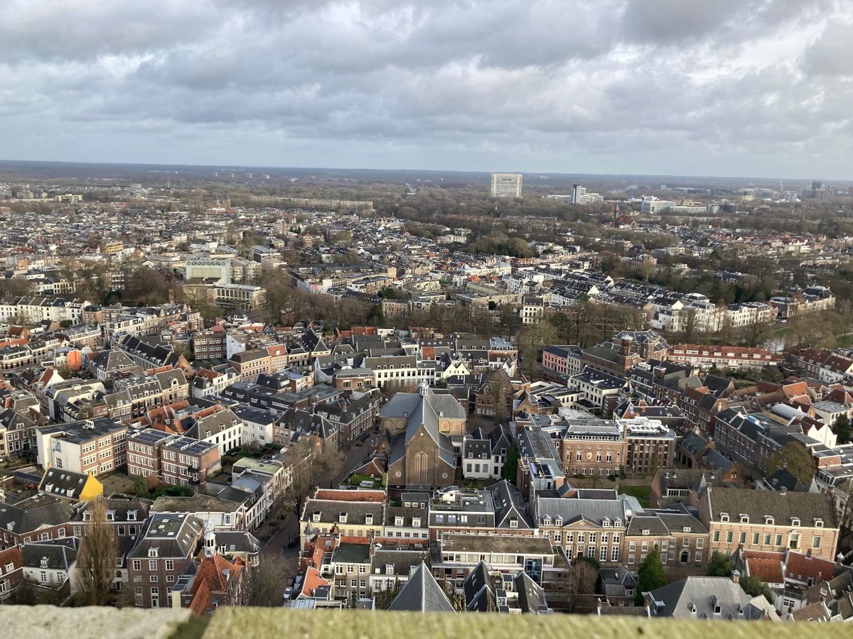 ユトレヒトのドム塔

人、1人分の幅の階段が印象に残ってるかな
登りきった...