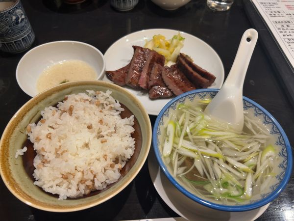 日本・松島「宮城遠征1泊2日」の写真：牛たんは「たんや善次郎」
駅ナカの店舗は...