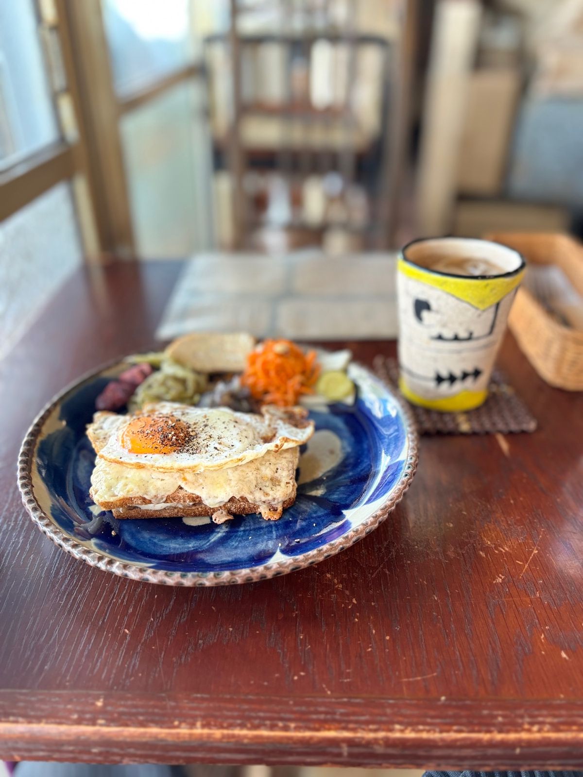 「たそかれ喫茶」
コーヒーも料理も美味しい。
落ち着いた店内。食器は、オー...