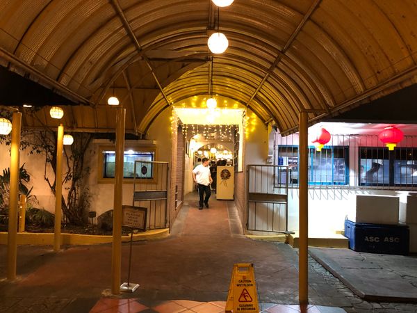 フィリピン・マニラ「2024.01MNL」の写真：ホテルから徒歩圏内に海沿いのシーフードレ...