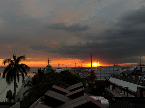 フィリピン・マニラ「2024.01MNL」の写真：マニラ湾の落日
夜の帳も降りたので、燃料...