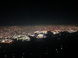 飛びました♪

深夜食堂だなこりゃ
真夜中の中華です