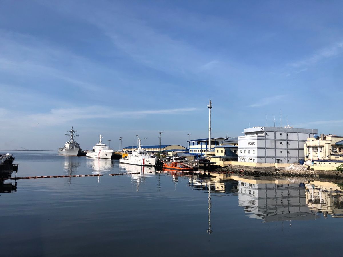 とりあえず街歩き
またまあランチはジョリビー

お天気よくないですね