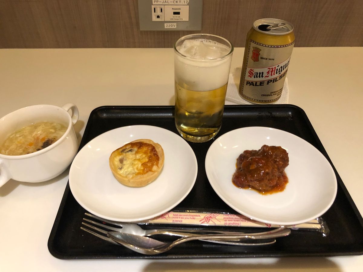 ホテルの部屋でのんびりしたあとは、チェックイン開始時刻を狙って空港へ

マ...