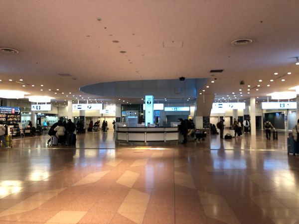 フィリピン・マニラ「2024.01MNL」の写真：到着が早すぎて、まだモノレールや電車は走...