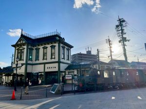 2日目　道後温泉

路面電車で松山から道後へ
駅前には坊ちゃん列車🚃