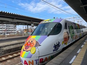 2日目　琴平→松山

アンパンマンの列車で松山駅へ
駅近くの喫茶店でいただ...