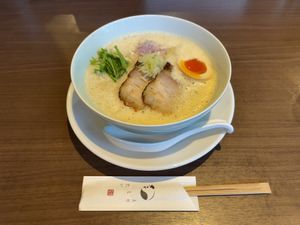 1日目　昼食　とりとたいラーメン
旅行ガイドブックで見て行ってみたことろ
...