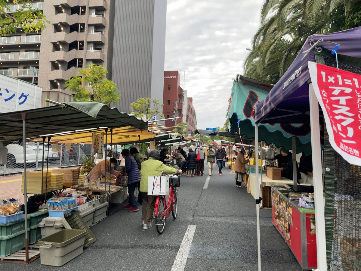 4日目　日曜市

7:00過ぎに行ったので、まだ開いているお店が少なかった...
