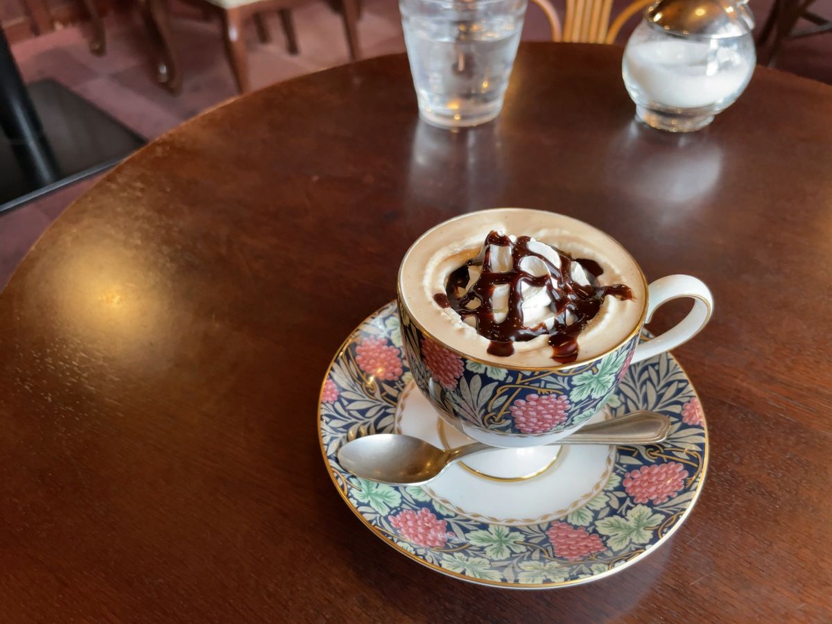 2日目　琴平→松山

アンパンマンの列車で松山駅へ
駅近くの喫茶店でいただ...