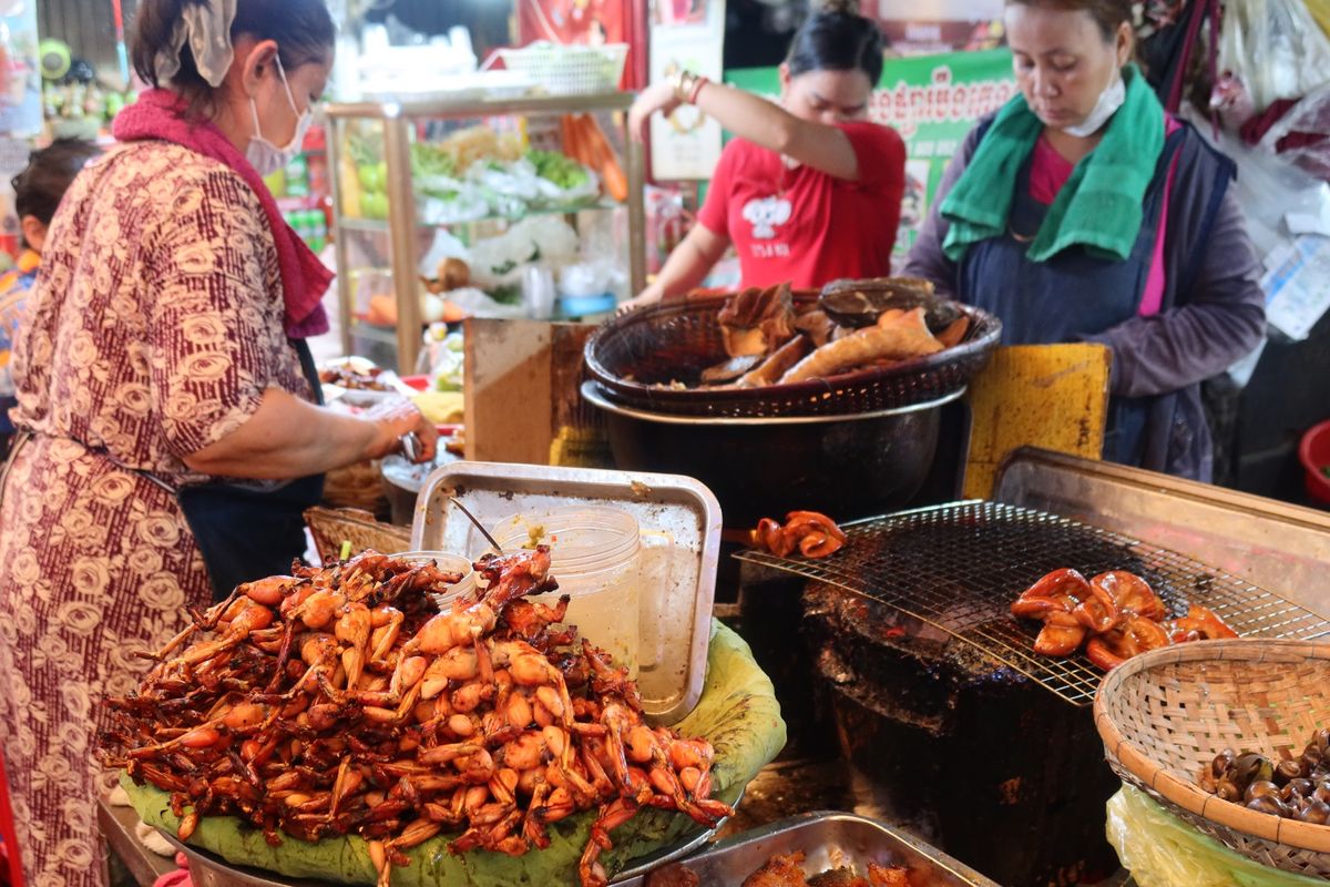 何度も通い詰めたボンケンコン市場。
ドリアンを初めて食べた。これは美味しい...