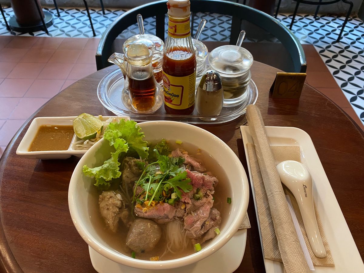 プノンペンで食べたもの
⑤カオマンガイ的なもの（noir caffee）
...