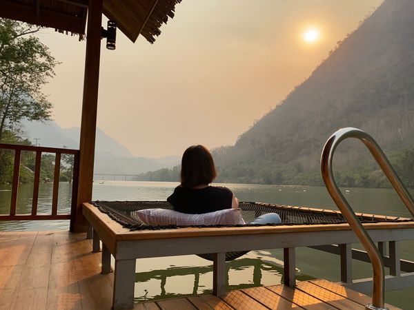 ラオス人民民主共和国・ルアンパバーン「カンボジア&ラオス旅🇰🇭🇱🇦」の写真：ノーンキャウではまたメコン川に浮かぶヴィ...