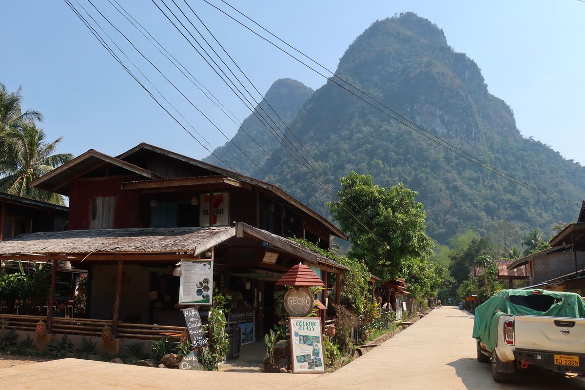 何もしなくても満たされたムアンゴイからまた1時間かけてノーンキャウへ戻る。...