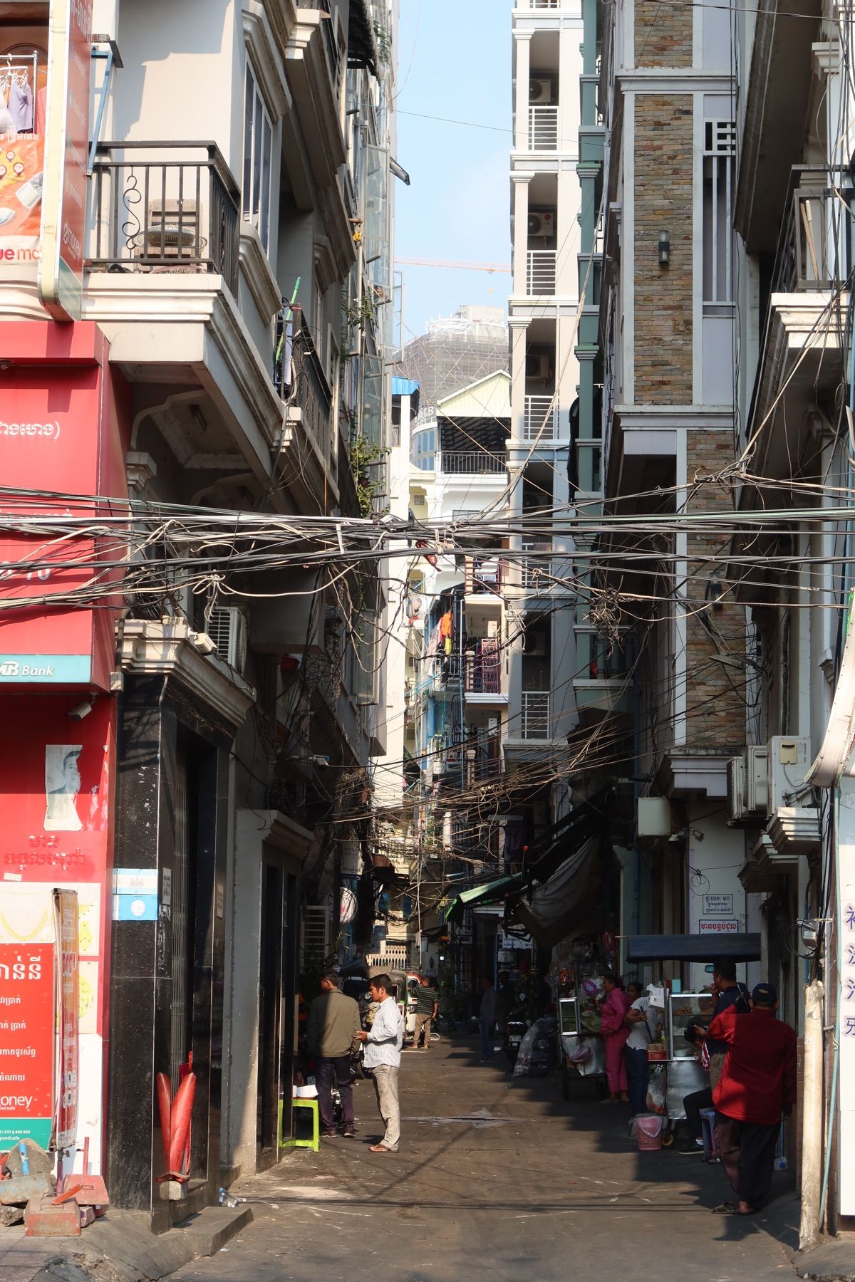 プノンペンの街並み2
電線はやはりここも絡んでいた🧐