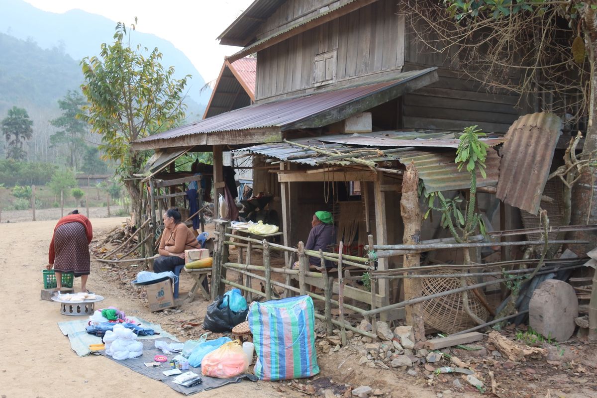 ムアンゴイのモーニングマーケット。
英語は全く通じない。
ローカルな雰囲気...