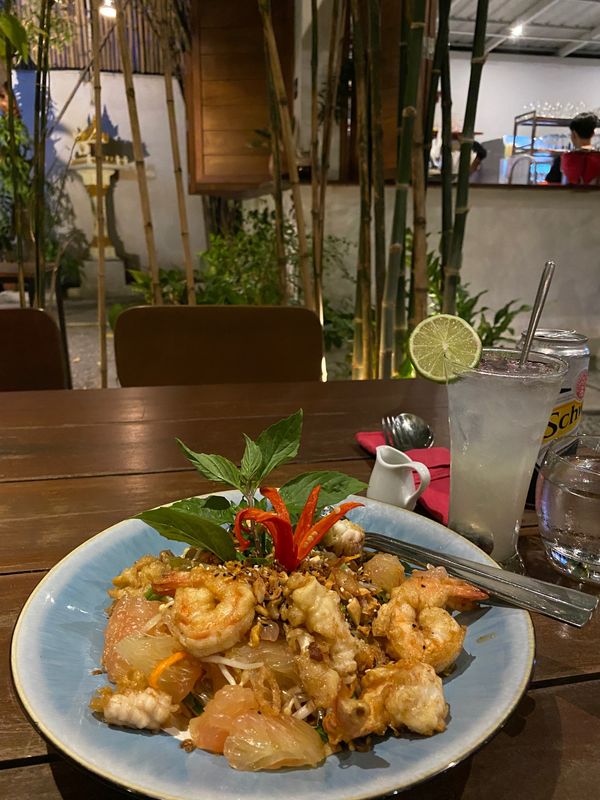 ラオス人民民主共和国・ルアンパバーン「カンボジア&ラオス旅🇰🇭🇱🇦」の写真：プノンペンで食べたもの
①エビとパパイヤ...