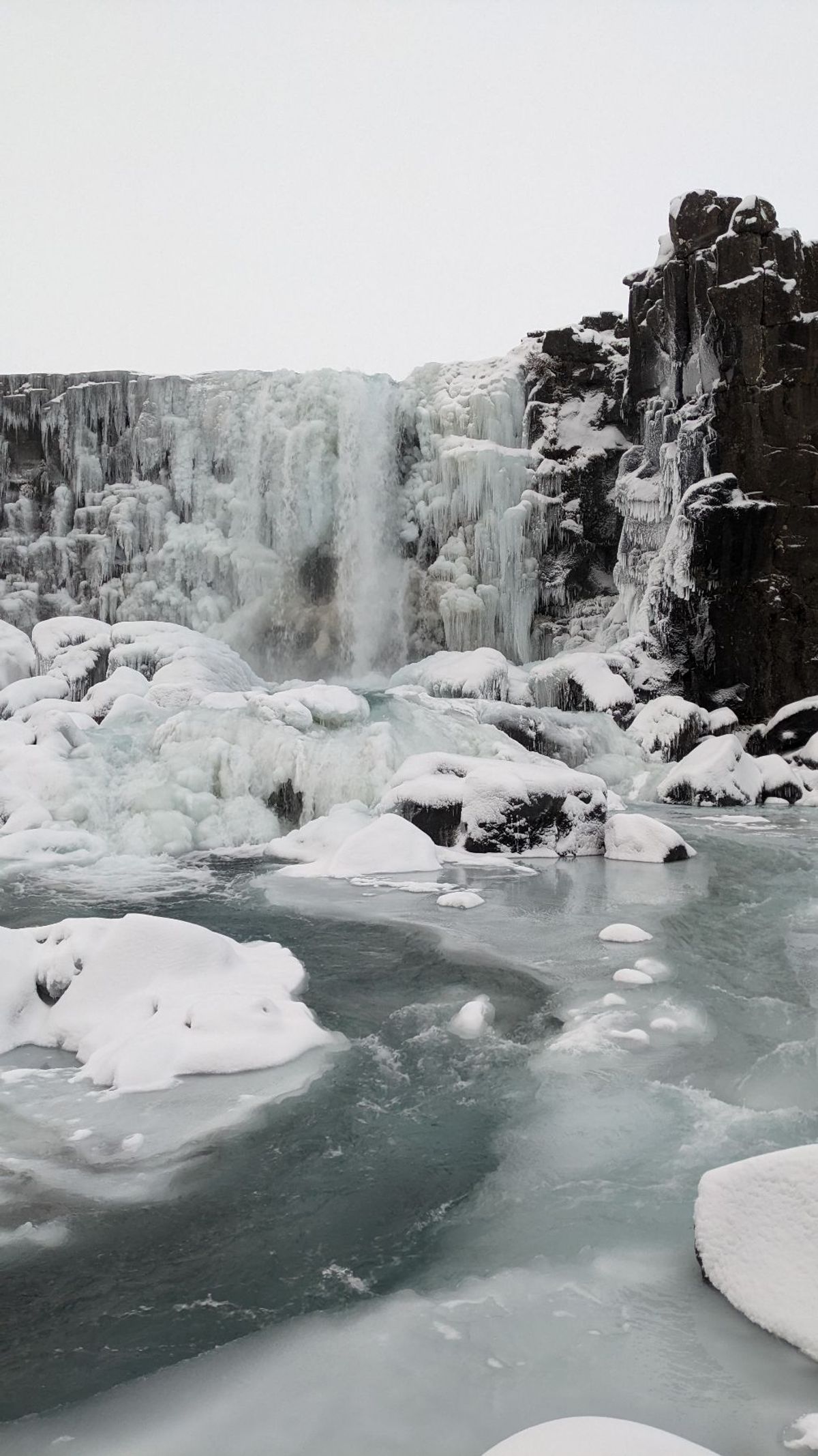 シンクヴェトリル国立公園にある滝。
アイスランドらしい自然だらけの景色にな...