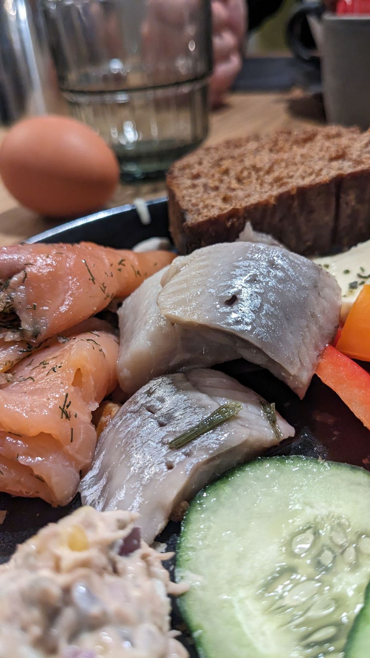 朝食。
めちゃ美味い。
アイスランドは島なので日本と同じように肉より魚介の...