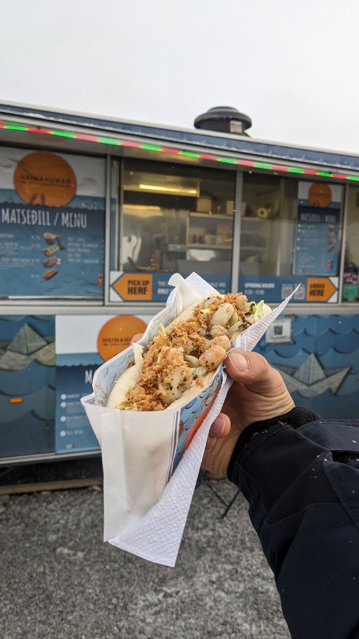 ロブスターロールとスープ。
ロブスターと言いながら手長エビ。
トータル40...