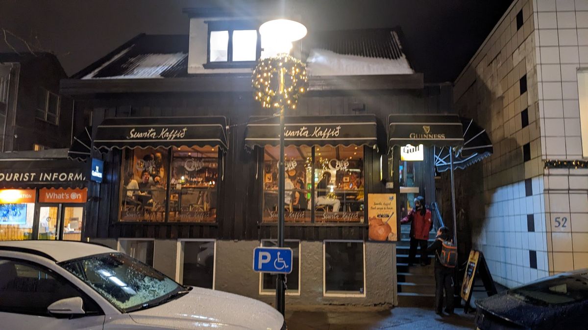 夕食は二種類のスープのみ提供のストロングスタイルのお店、Svarta Ka...