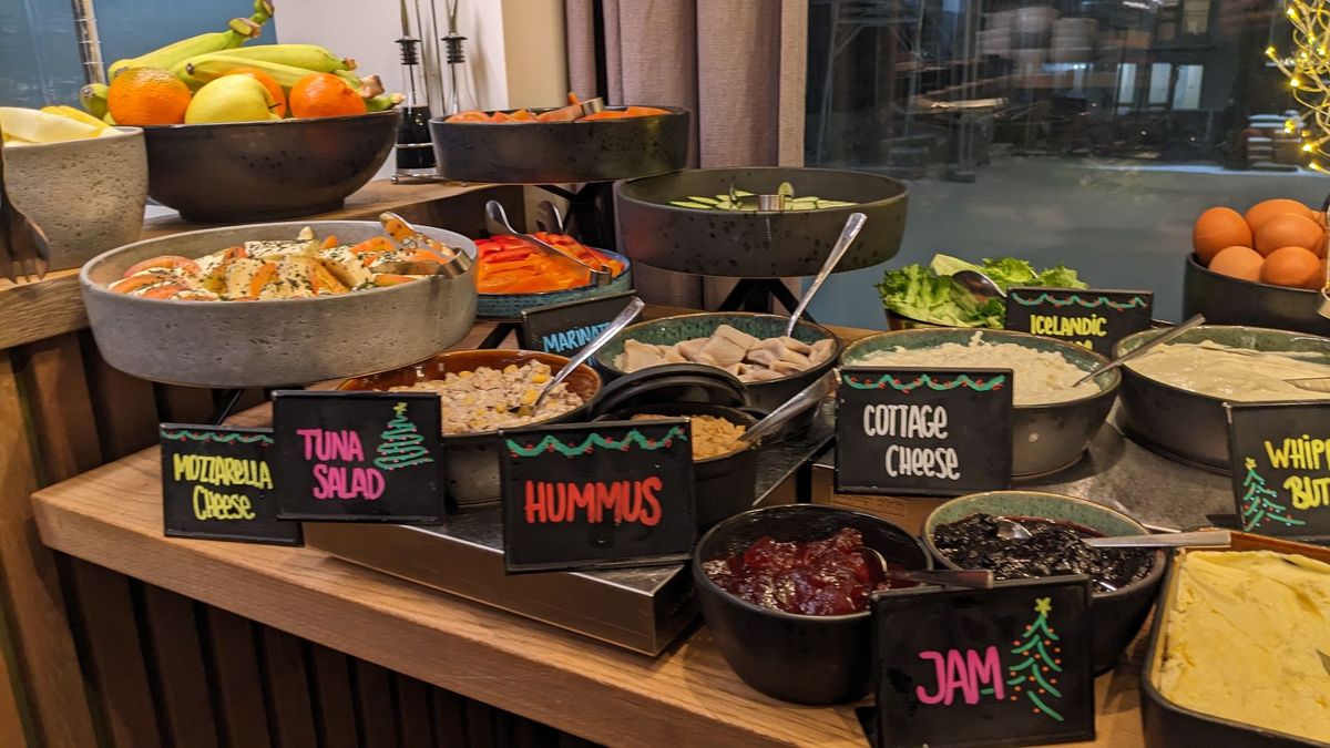 朝食。
めちゃ美味い。
アイスランドは島なので日本と同じように肉より魚介の...