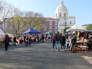 12/30
アルファマ地区へ。
この日の目当ては泥棒市（Feira da ...