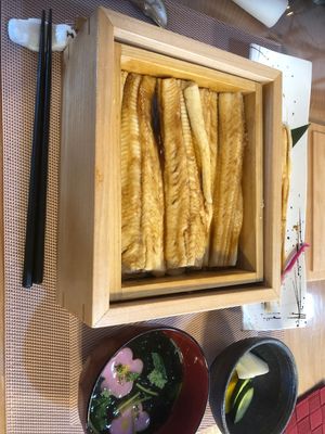 食事
穴子が有名らしくめっちゃ美味かった！