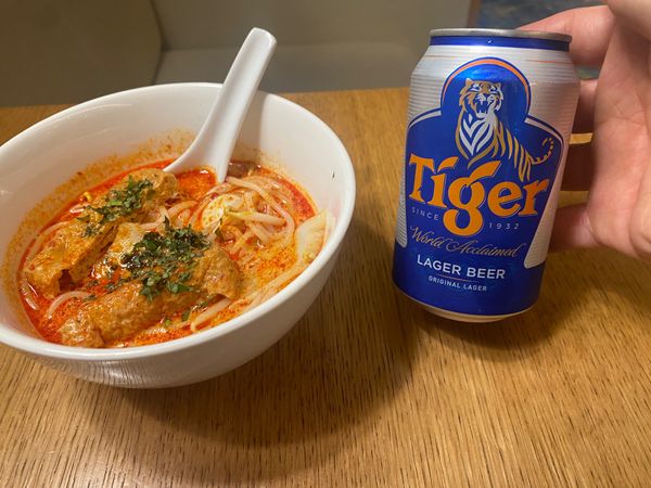 シンガポール・チャンギ国際空港「シンガポール🇸🇬 経由ベトナム🇻🇳ホーチミンへの旅」の写真：写真1枚目　ラクサヌードル🍜
ココナッツ...