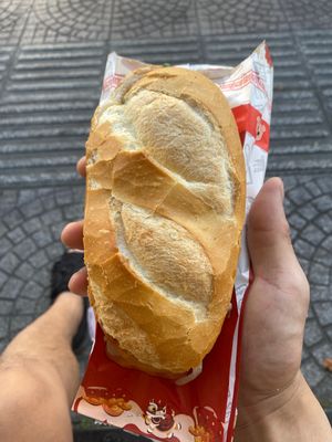 朝☀️からバインミー🍞
中身は鶏肉、ピクルス🥒、トマト🍅、きゅうり🥒味はチ...