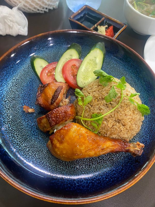 ベトナム・ホーチミン「ベトナム🇻🇳 ホーチミンの旅」の写真：最後に頂けてよかった。
グリルチキン🍗ラ...