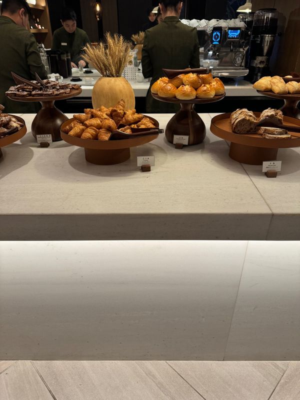 日本・北海道「ニセコ スキーツアー」の写真：朝食ブッフェが3個のレストランで同時開催...