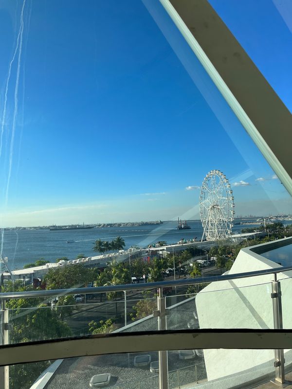 フィリピン・マニラ「フィリピン旅行博」の写真：コンラッドホテルからの景色
ここを埋め立...