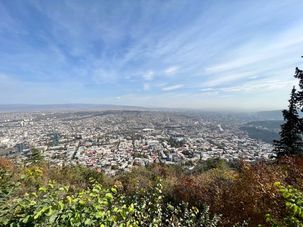 トルコ・Istanbul「コーカサス三国旅」の写真：ムタツミンダ山にてジョージア市内を眺望。...