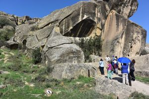 泥火山、ゾロスター教寺院、コブスタン、ヤナルタグ