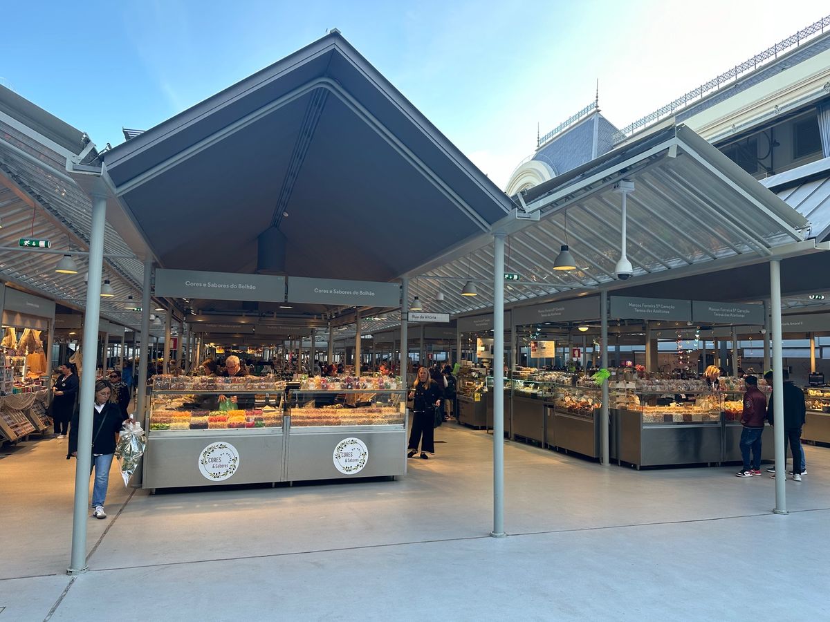 4/29
夕方から夜はポルト観光
アマルス聖堂のアズレージョ、夜のドン・ル...